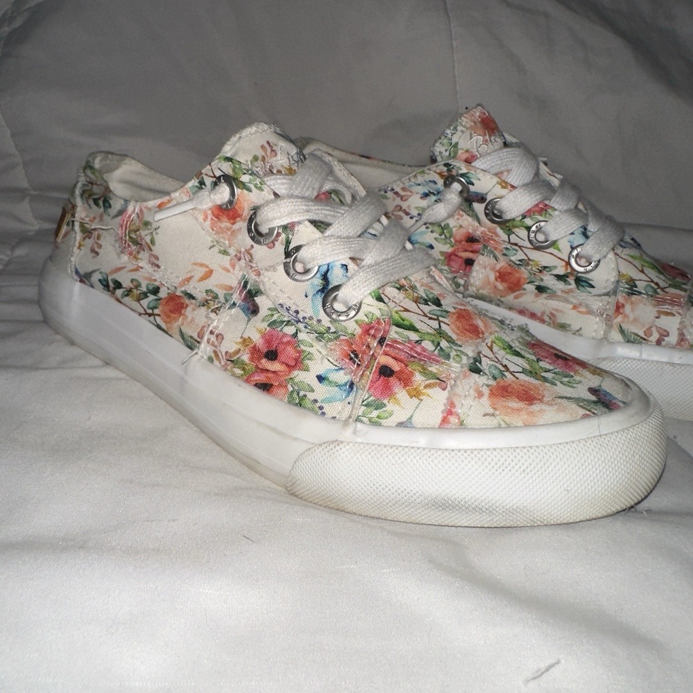 Blowfish Women's Size 7 Floral Print Slip On Shoe White‎ 100% Cotton Flowers